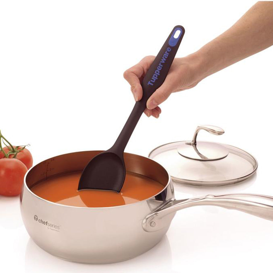 simple spoon il colore nero nasconde eventuali macchie mentre il manico del simple spoon ha un colore diverso per una facile identificazione nei cassetti della cucina.